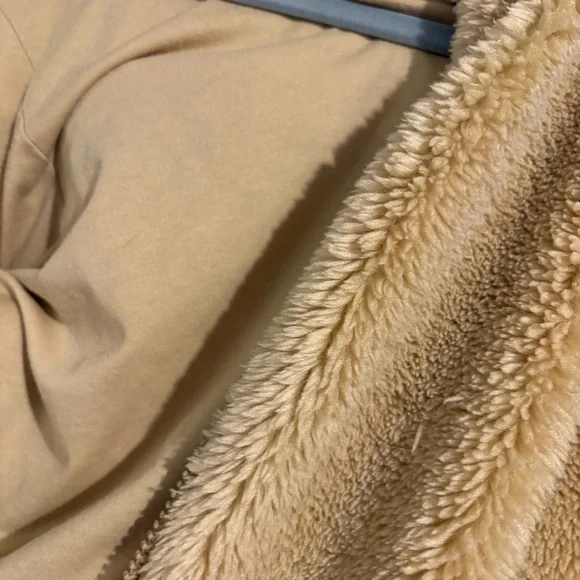 ALO Yoga Tan Sherpa Jacket - Picture 9 of 9